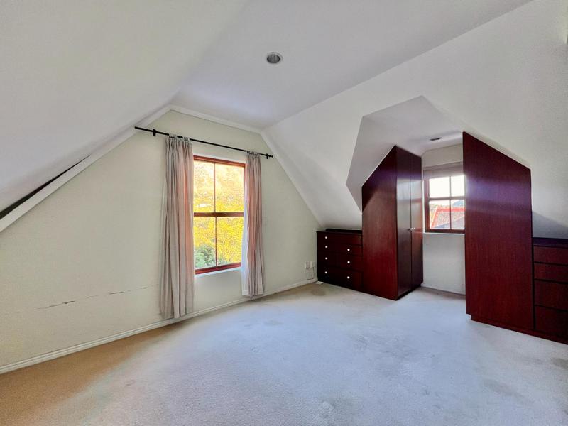 8 Bedroom Property for Sale in Hout Bay Western Cape